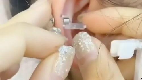 打耳钉的视频,跟随视频教程轻松打耳钉
